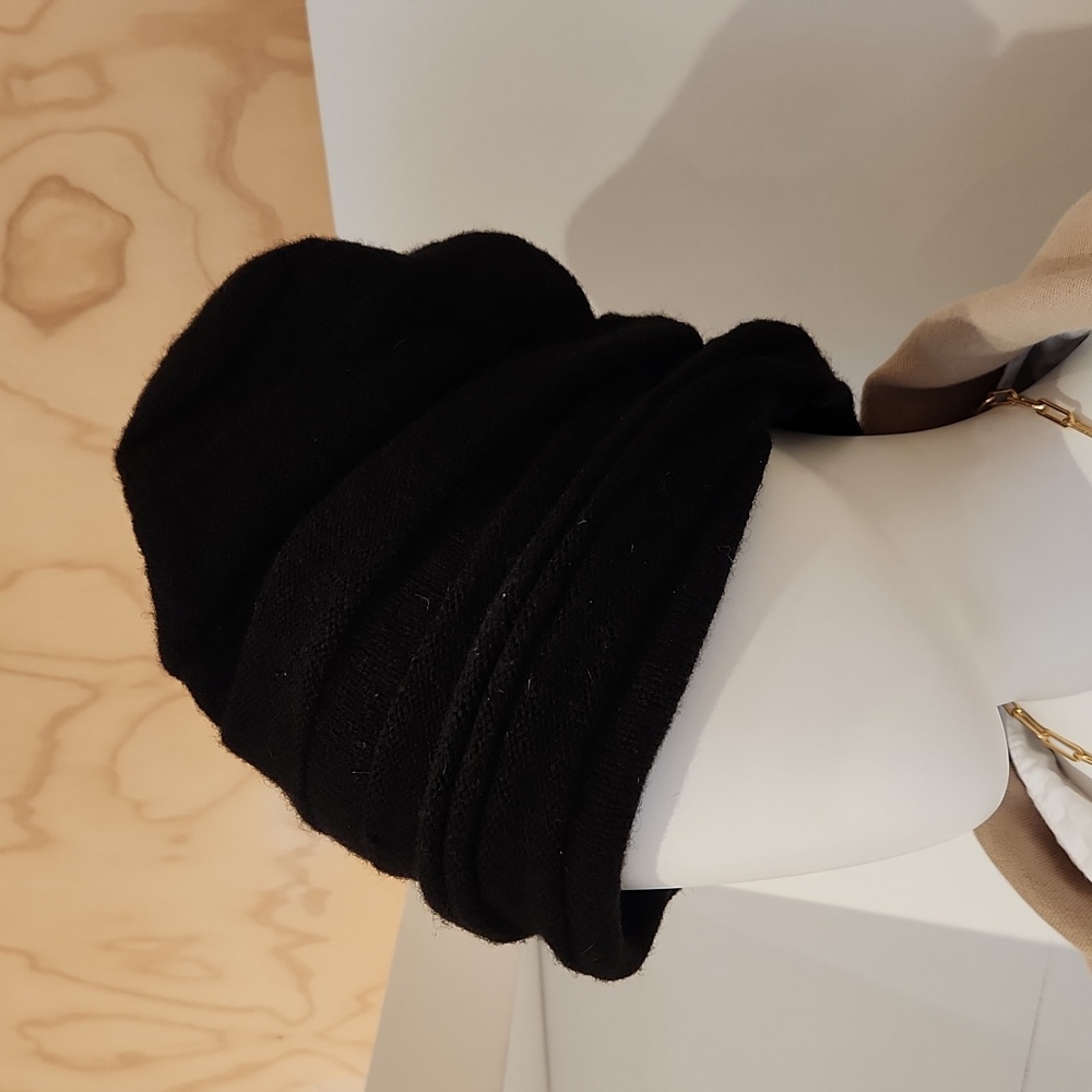 Carolina Amato black cloche beanie hat